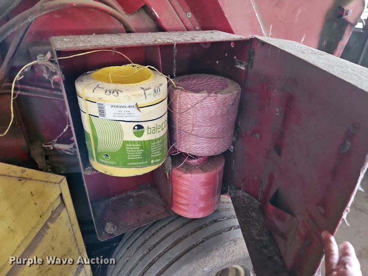 image for item EI3939 1982 New Holland 851 round baler