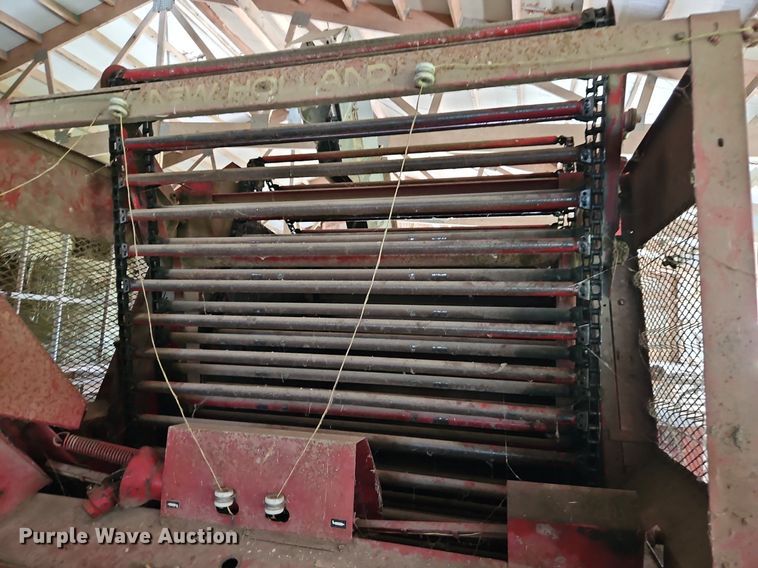 image for item EI3939 1982 New Holland 851 round baler