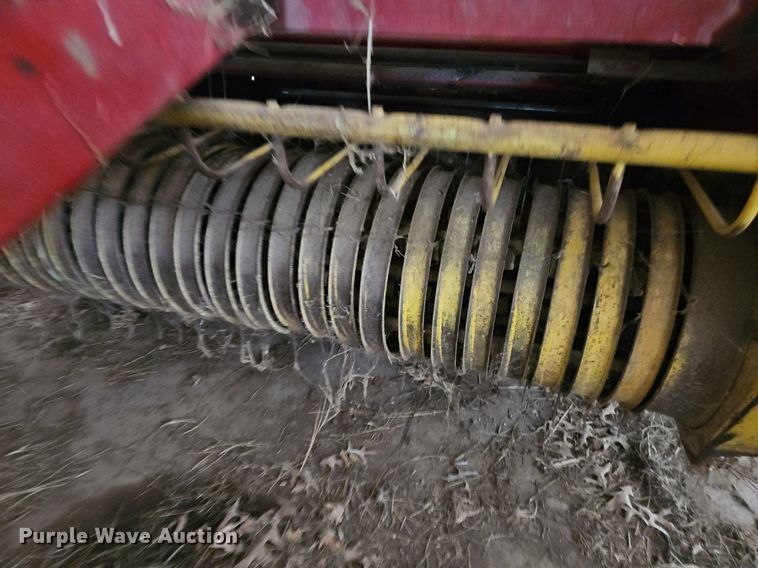 image for item EI3939 1982 New Holland 851 round baler
