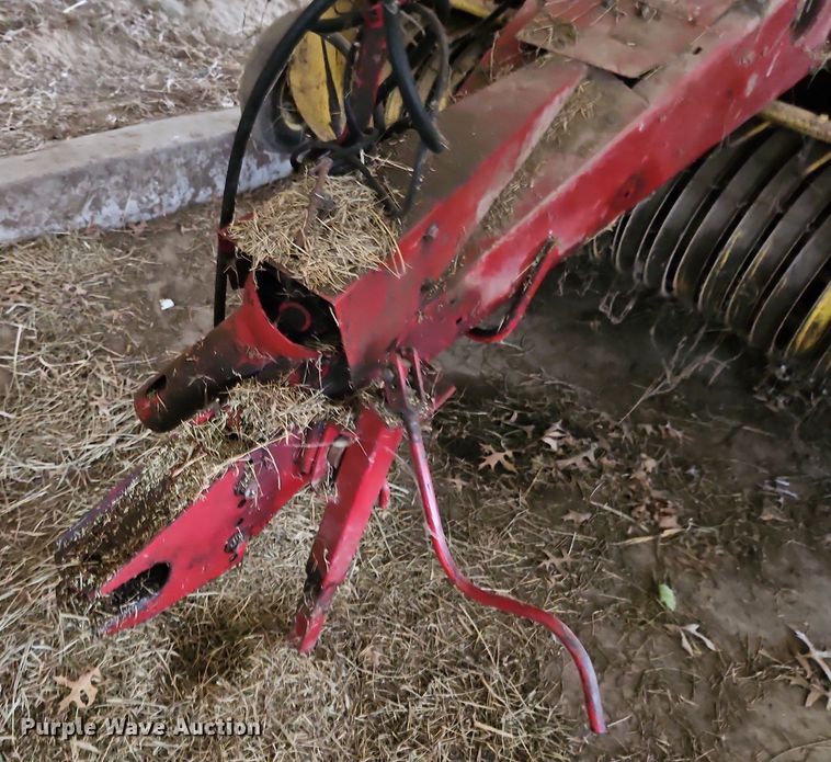 image for item EI3939 1982 New Holland 851 round baler