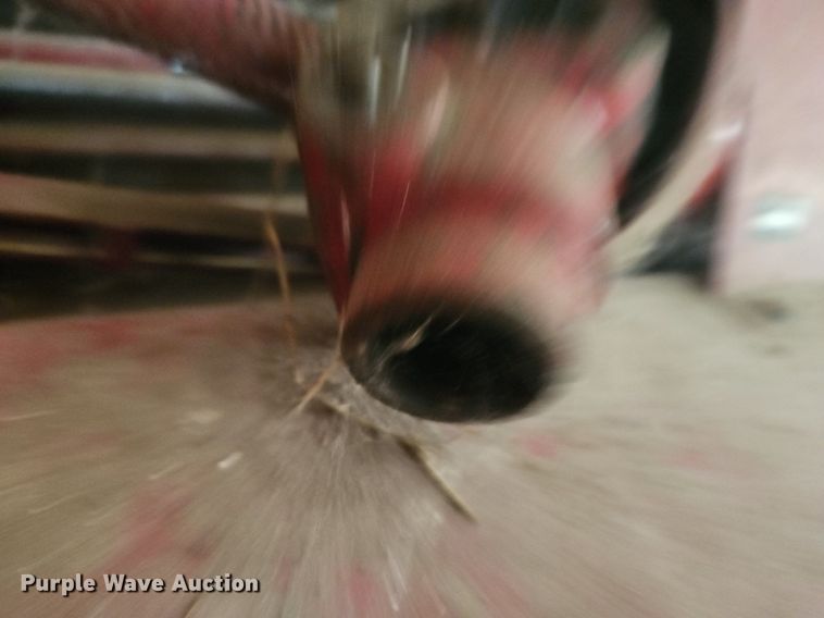 image for item EI3939 1982 New Holland 851 round baler