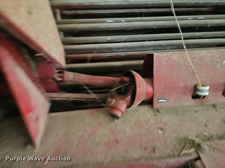 image for item EI3939 1982 New Holland 851 round baler