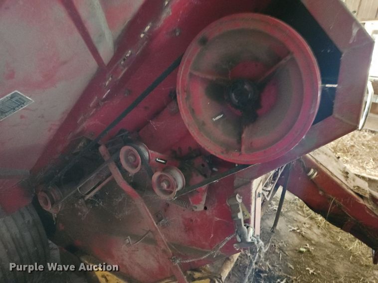 image for item EI3939 1982 New Holland 851 round baler