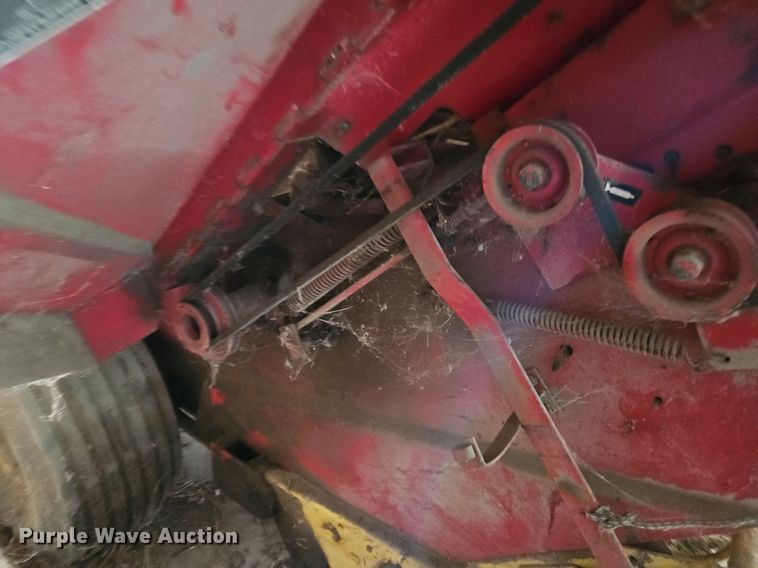 image for item EI3939 1982 New Holland 851 round baler