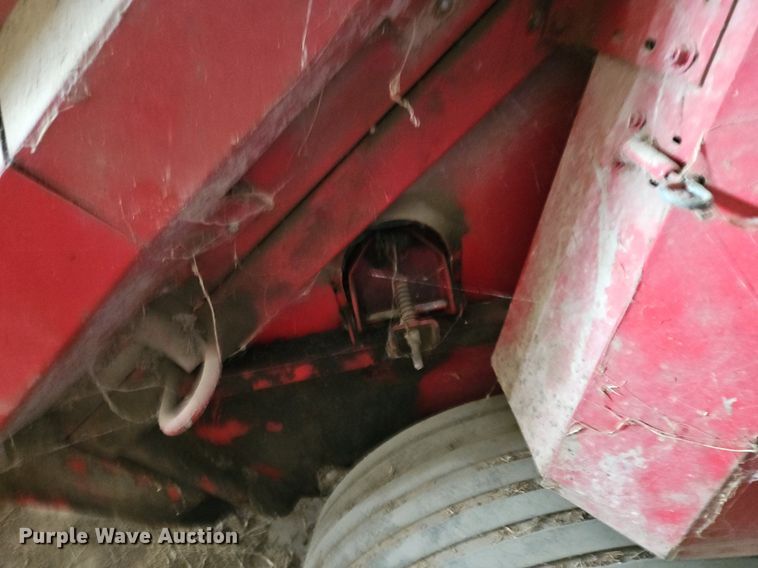 image for item EI3939 1982 New Holland 851 round baler