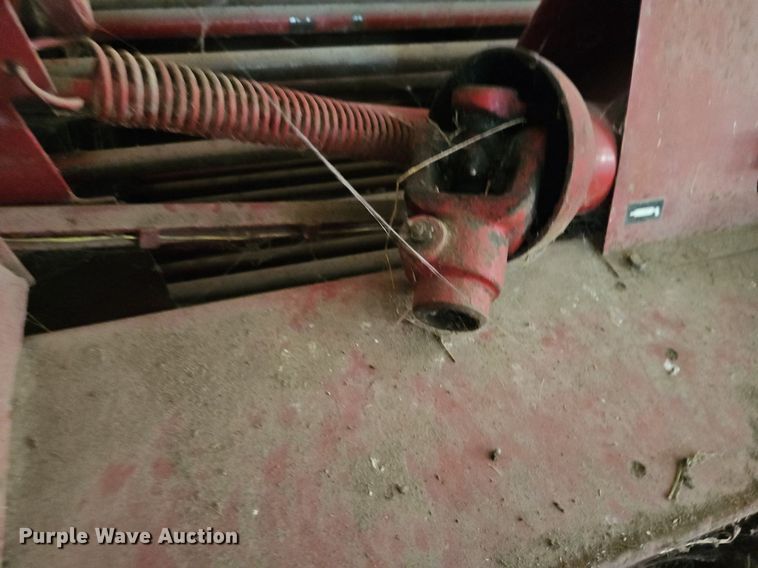 image for item EI3939 1982 New Holland 851 round baler