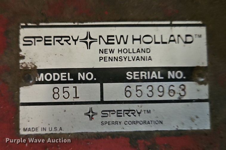 image for item EI3939 1982 New Holland 851 round baler