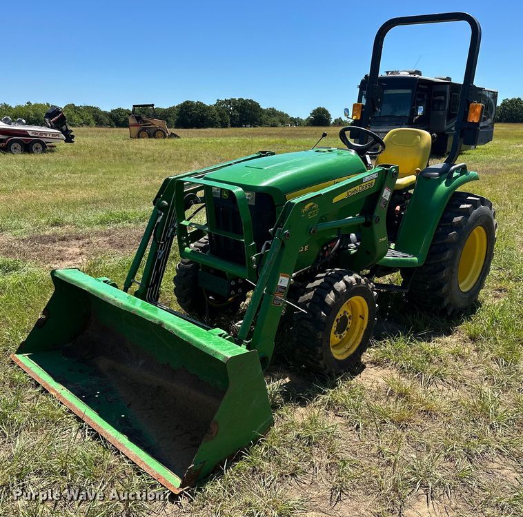 image for item EJ4390 2016 John Deere  3032E MFWD tractor