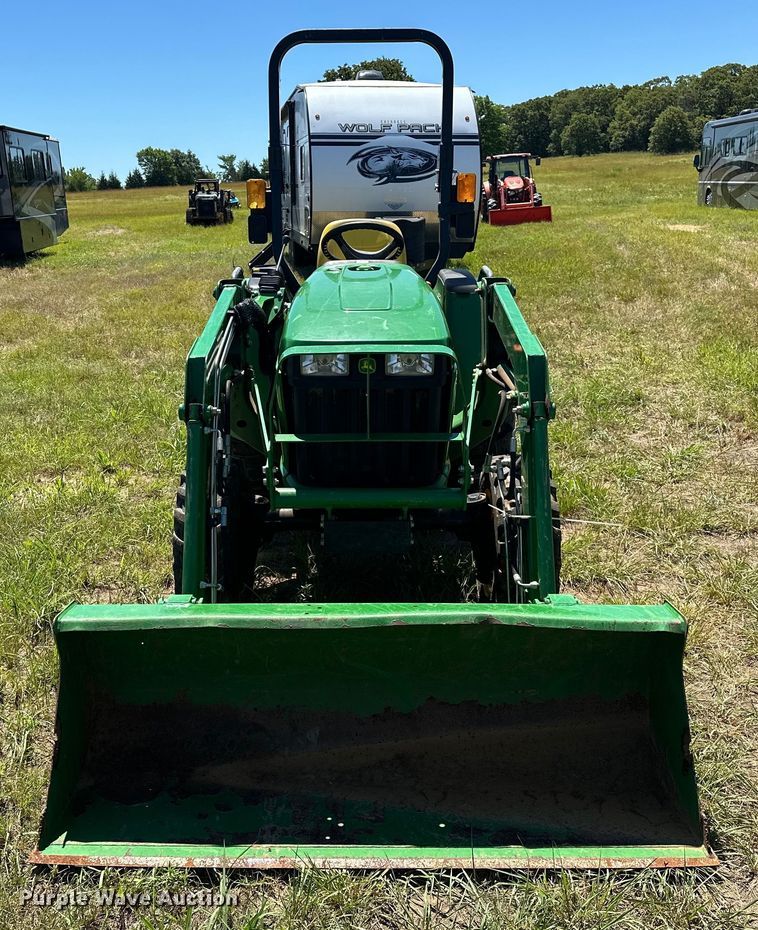 image for item EJ4390 2016 John Deere  3032E MFWD tractor