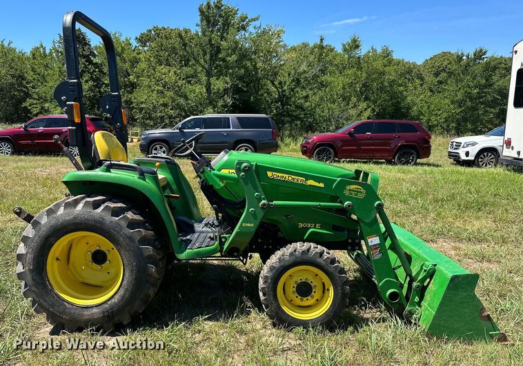 image for item EJ4390 2016 John Deere  3032E MFWD tractor