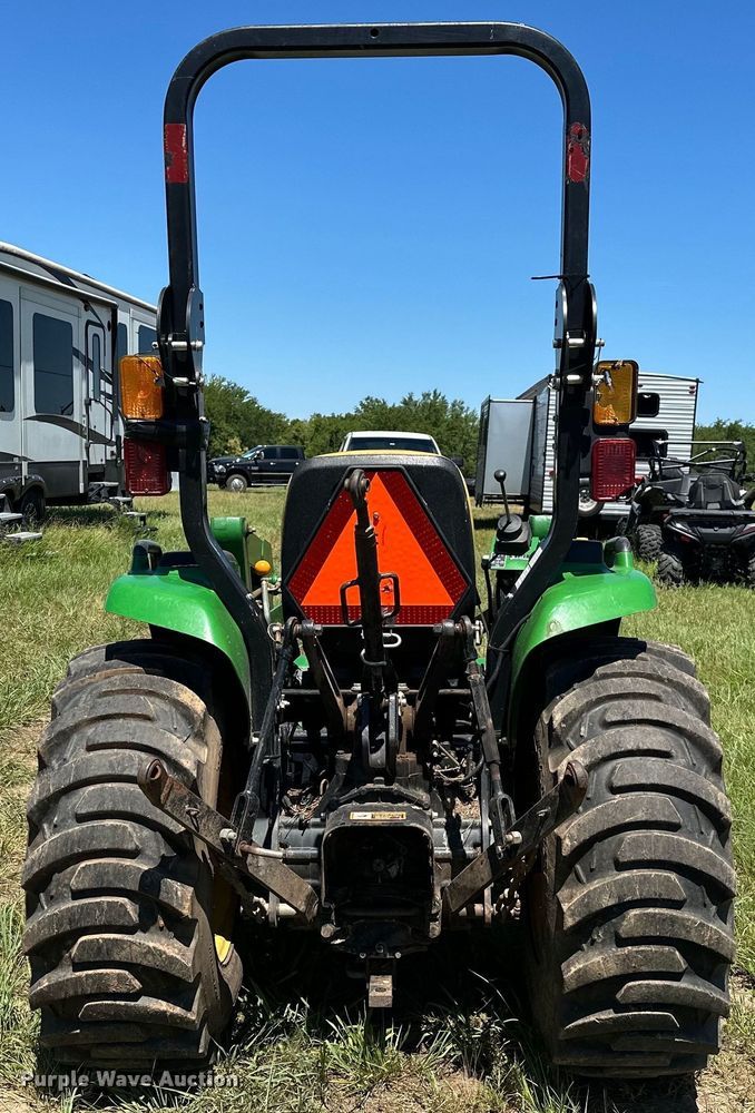 image for item EJ4390 2016 John Deere  3032E MFWD tractor