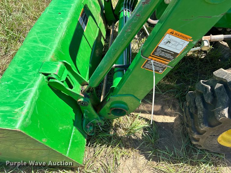 image for item EJ4390 2016 John Deere  3032E MFWD tractor