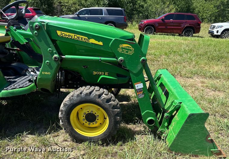 image for item EJ4390 2016 John Deere  3032E MFWD tractor