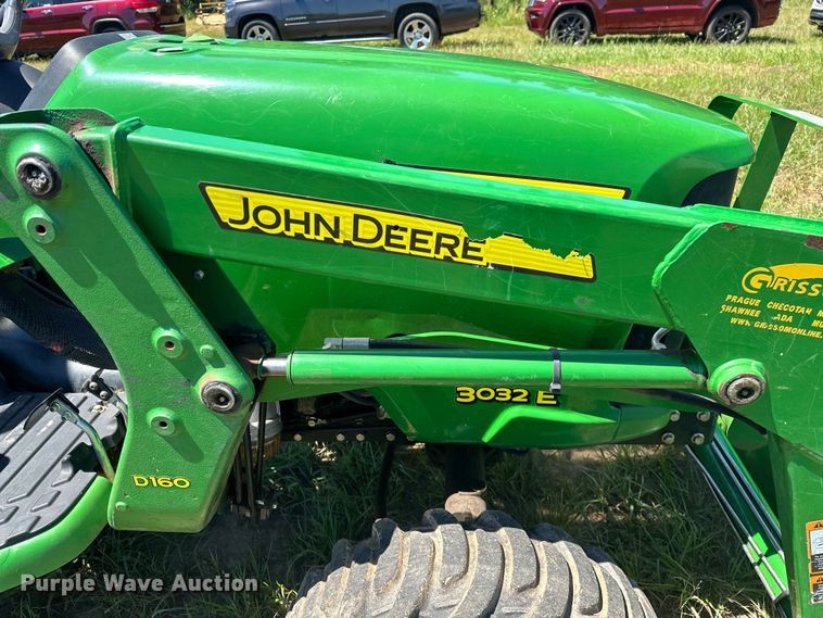 image for item EJ4390 2016 John Deere  3032E MFWD tractor