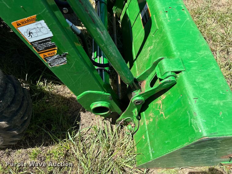 image for item EJ4390 2016 John Deere  3032E MFWD tractor