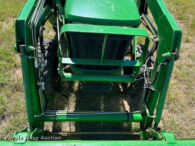 image for item EJ4390 2016 John Deere  3032E MFWD tractor