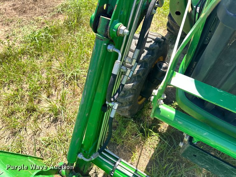 image for item EJ4390 2016 John Deere  3032E MFWD tractor