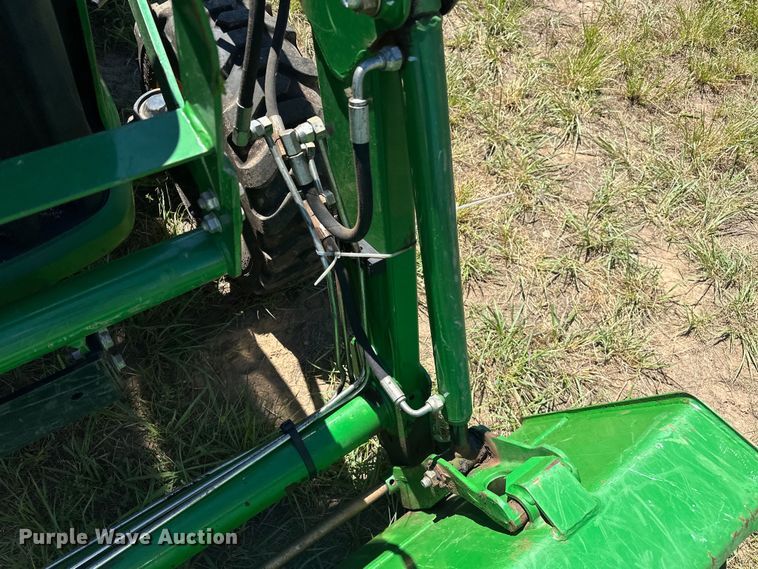 image for item EJ4390 2016 John Deere  3032E MFWD tractor