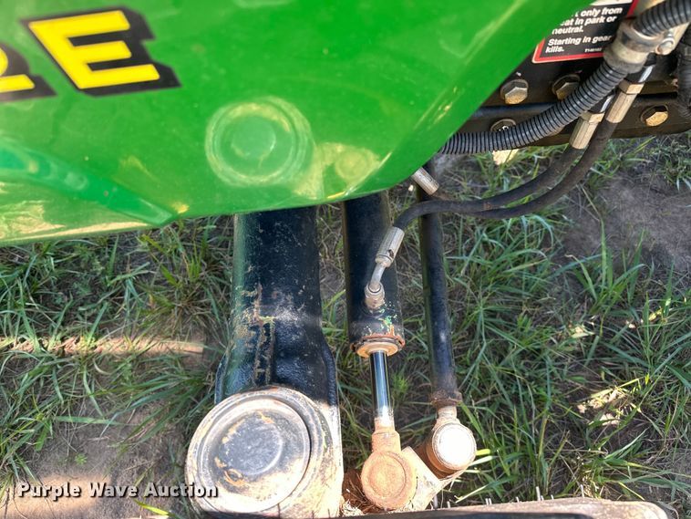 image for item EJ4390 2016 John Deere  3032E MFWD tractor