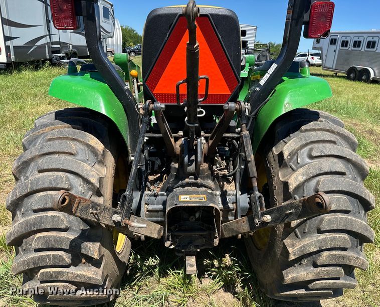 image for item EJ4390 2016 John Deere  3032E MFWD tractor