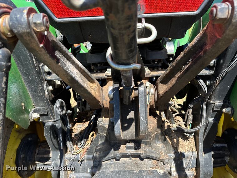 image for item EJ4390 2016 John Deere  3032E MFWD tractor