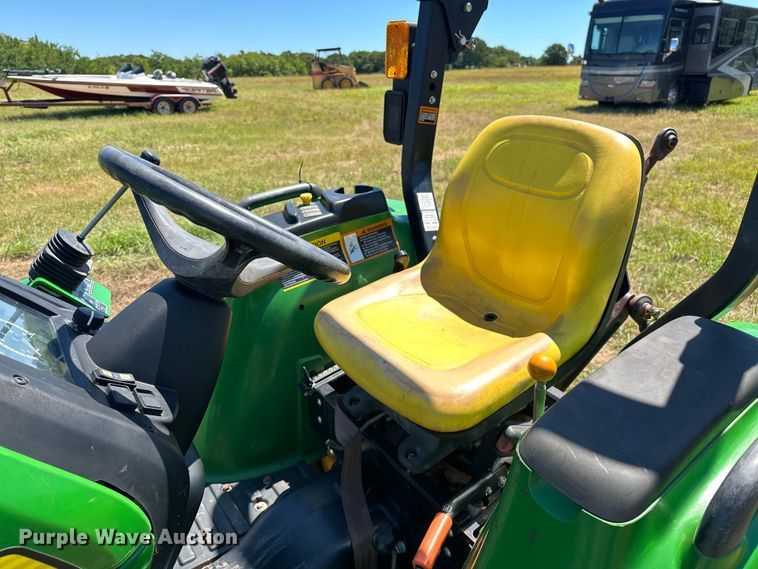 image for item EJ4390 2016 John Deere  3032E MFWD tractor