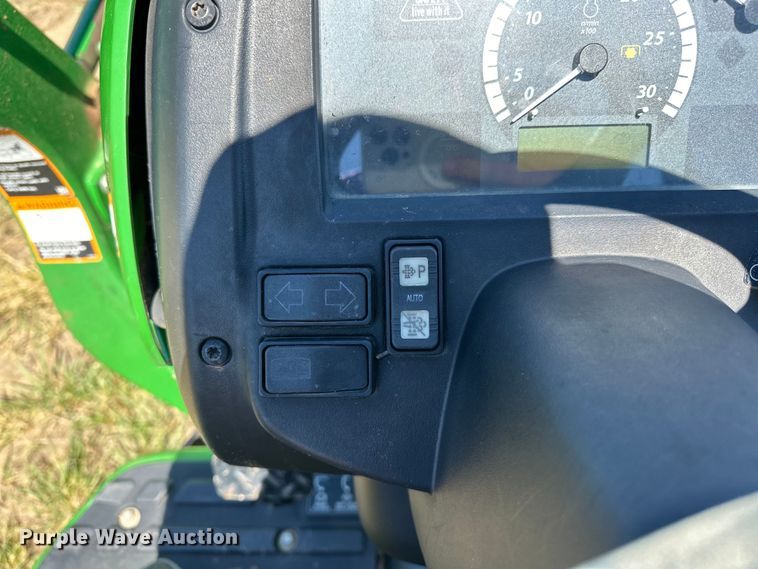 image for item EJ4390 2016 John Deere  3032E MFWD tractor