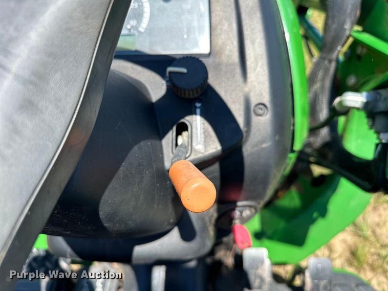 image for item EJ4390 2016 John Deere  3032E MFWD tractor