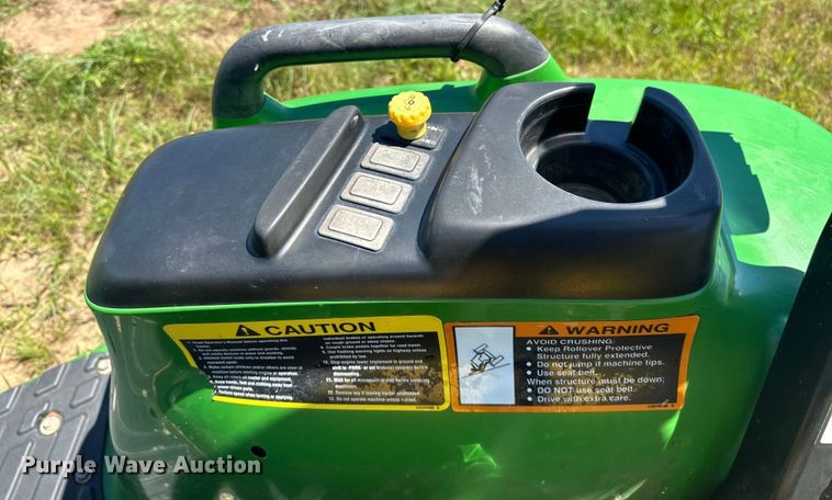 image for item EJ4390 2016 John Deere  3032E MFWD tractor