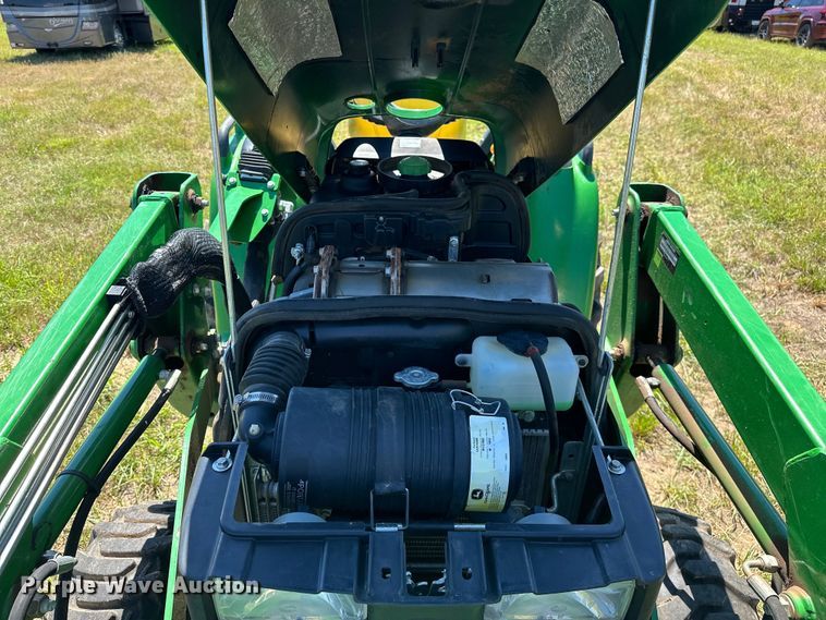 image for item EJ4390 2016 John Deere  3032E MFWD tractor