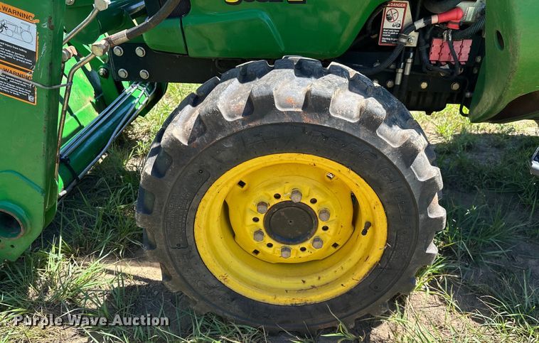 image for item EJ4390 2016 John Deere  3032E MFWD tractor