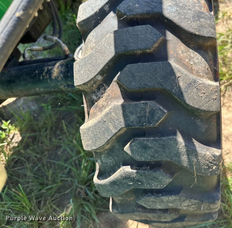 image for item EJ4390 2016 John Deere  3032E MFWD tractor