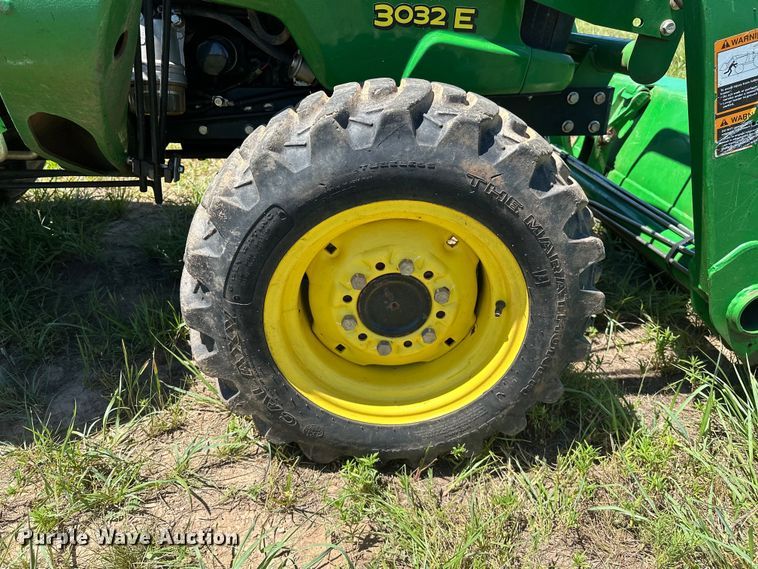 image for item EJ4390 2016 John Deere  3032E MFWD tractor