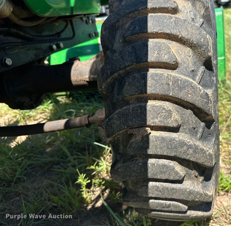 image for item EJ4390 2016 John Deere  3032E MFWD tractor