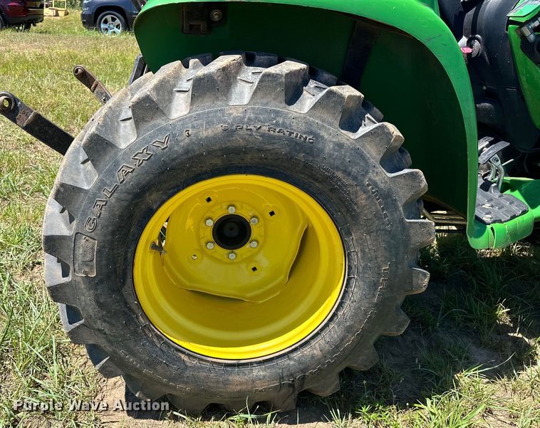 image for item EJ4390 2016 John Deere  3032E MFWD tractor