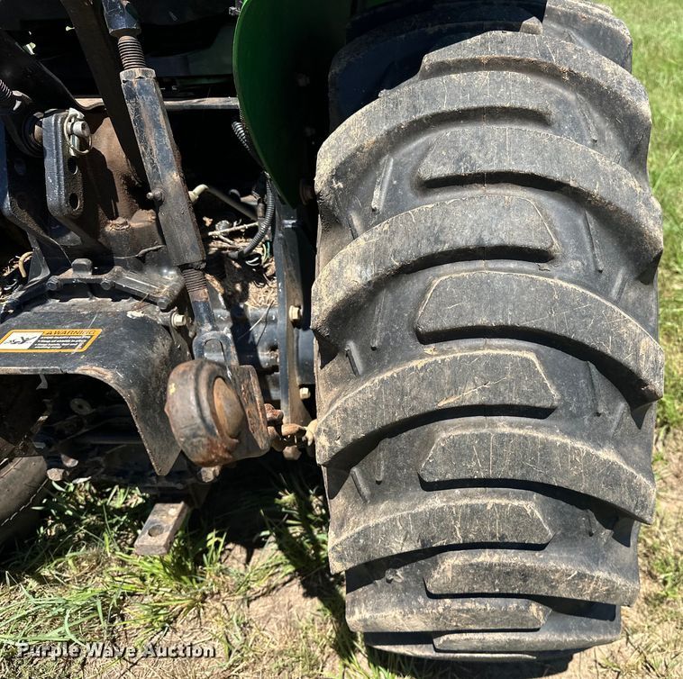 image for item EJ4390 2016 John Deere  3032E MFWD tractor