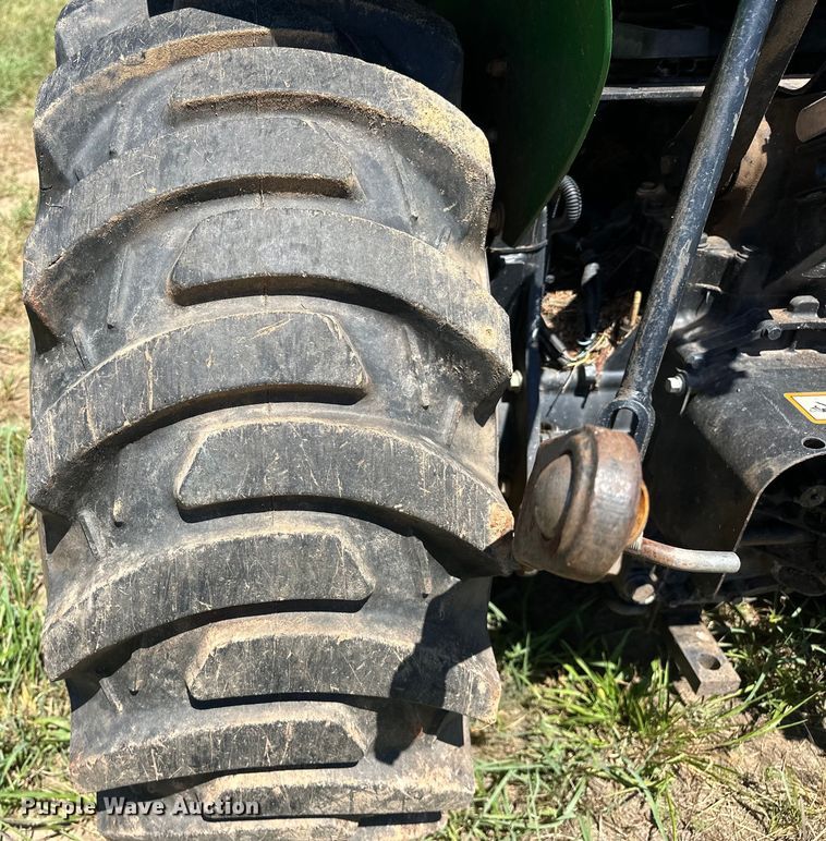 image for item EJ4390 2016 John Deere  3032E MFWD tractor