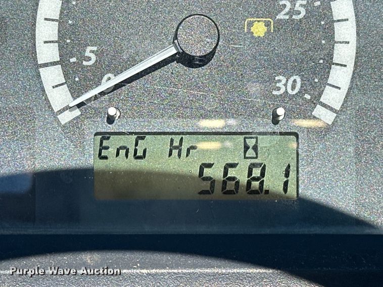 image for item EJ4390 2016 John Deere  3032E MFWD tractor