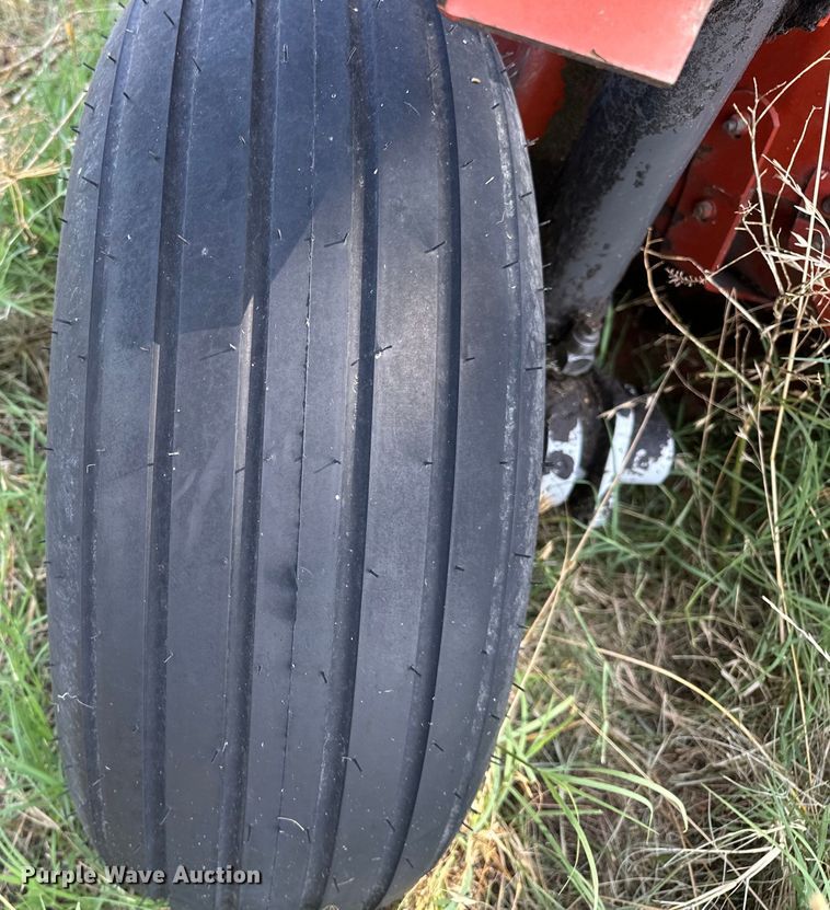 image for item EJ4399 Hesston 1345T swather / windrower