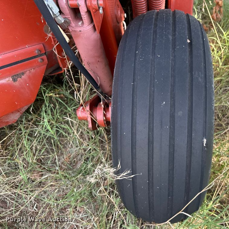 image for item EJ4399 Hesston 1345T swather / windrower