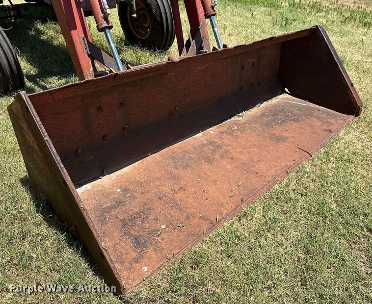 image for item EJ4400 John Deere 2840 tractor