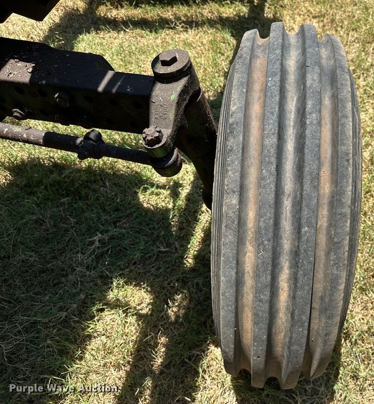 image for item EJ4400 John Deere 2840 tractor