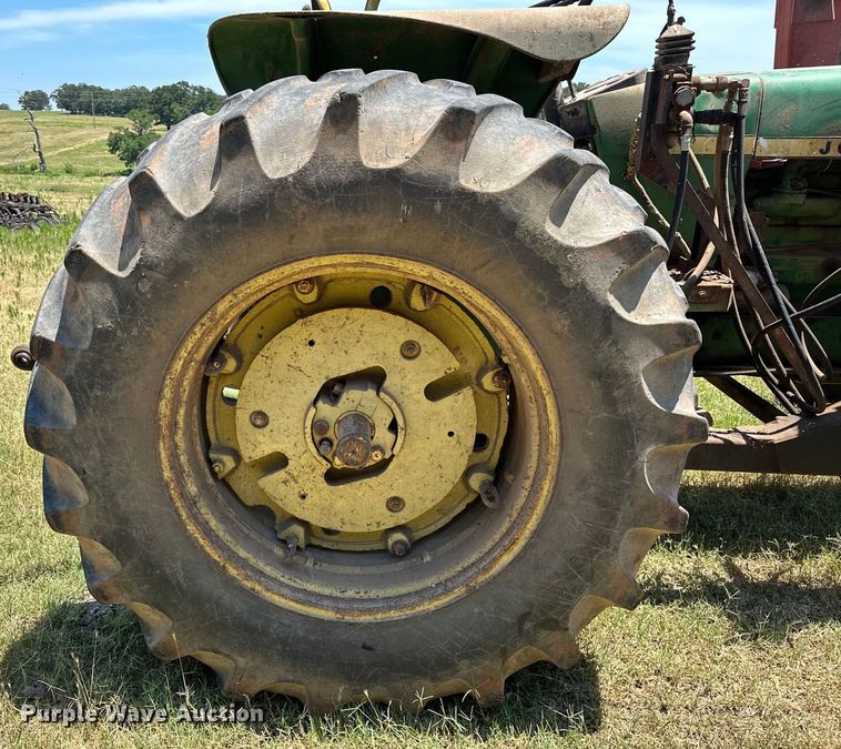 image for item EJ4400 John Deere 2840 tractor