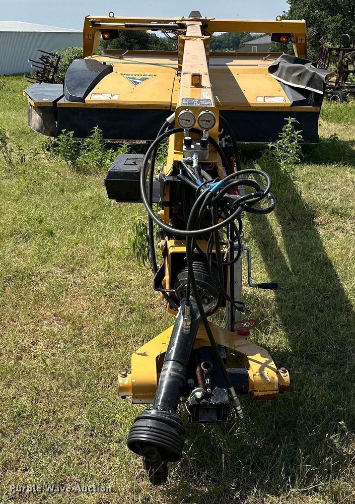 image for item EJ4407 2018 Vermeer MC3700 swather / windrower