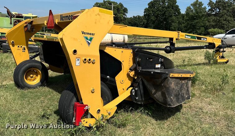 image for item EJ4407 2018 Vermeer MC3700 swather / windrower