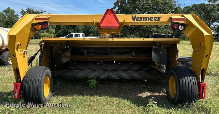 image for item EJ4407 2018 Vermeer MC3700 swather / windrower