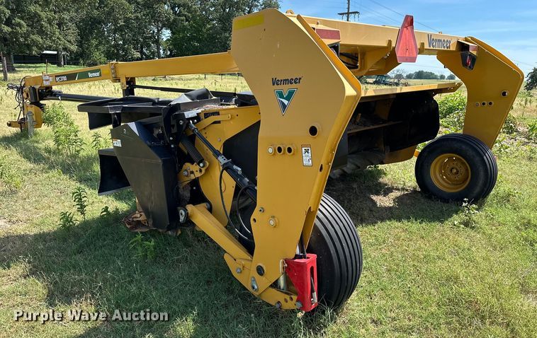 image for item EJ4407 2018 Vermeer MC3700 swather / windrower