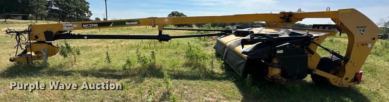 image for item EJ4407 2018 Vermeer MC3700 swather / windrower