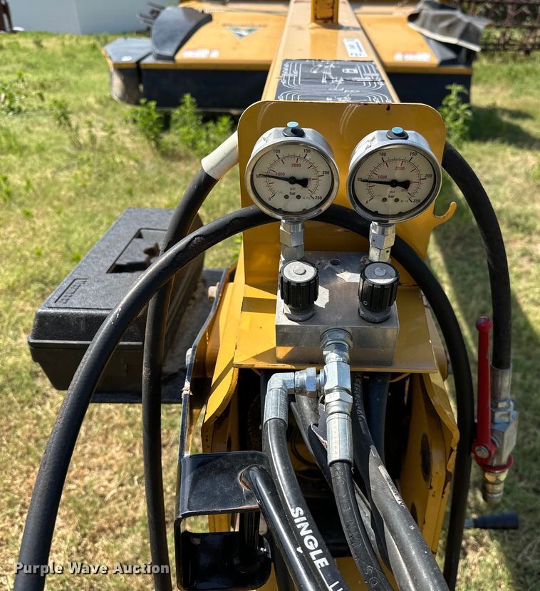 image for item EJ4407 2018 Vermeer MC3700 swather / windrower