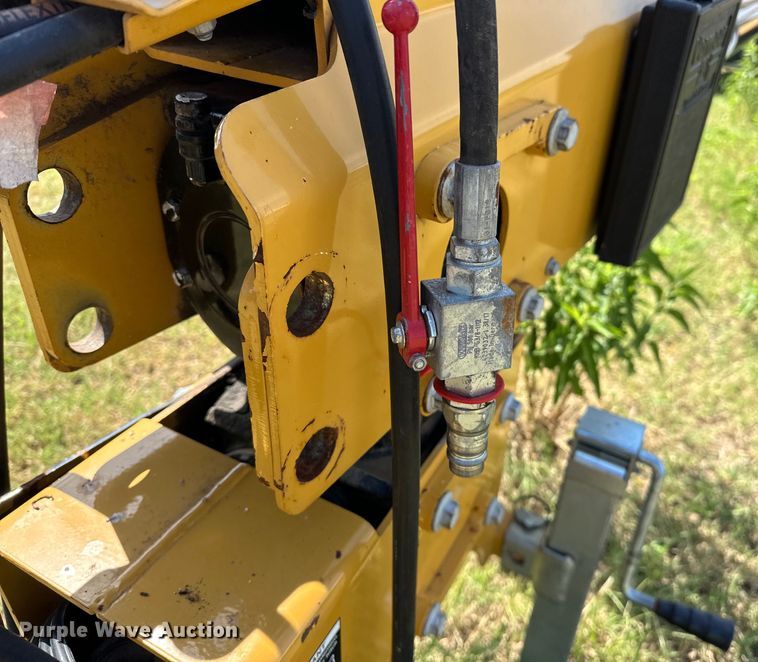 image for item EJ4407 2018 Vermeer MC3700 swather / windrower